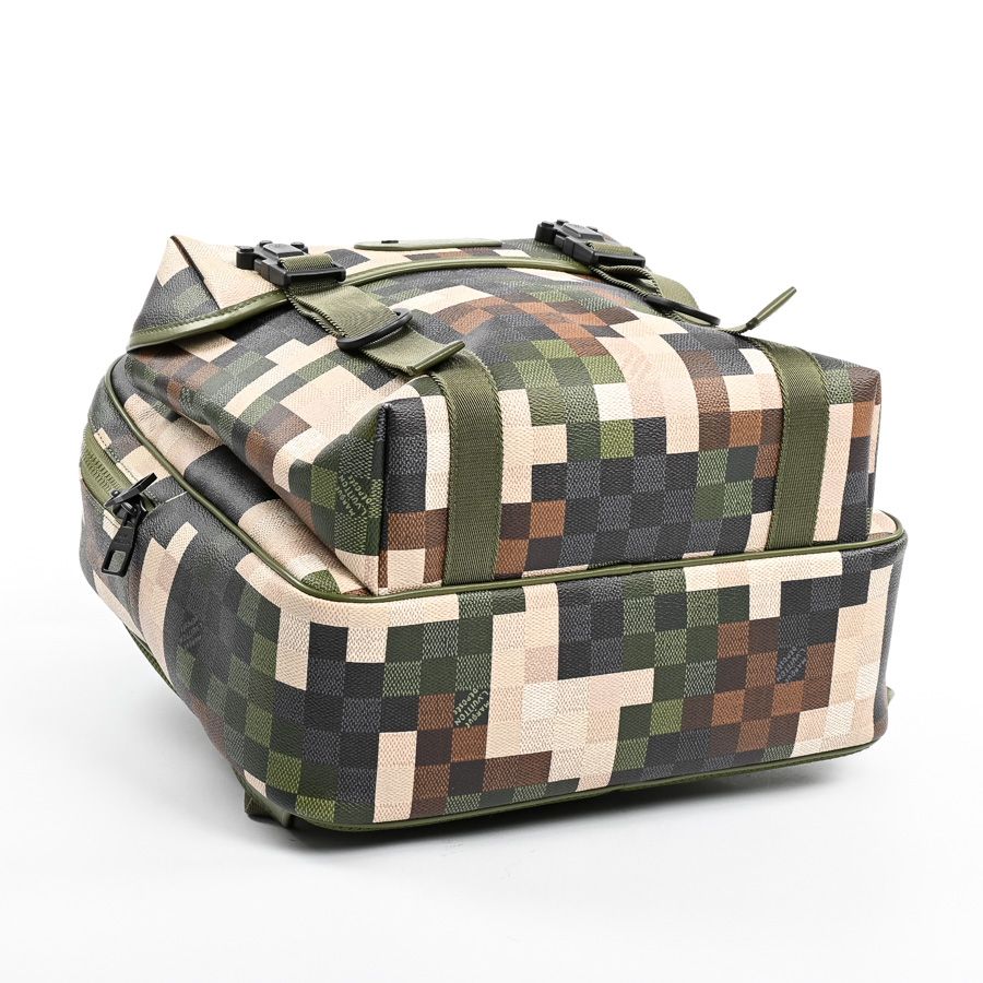 Louis Vuitton Backpack Motion — view 5