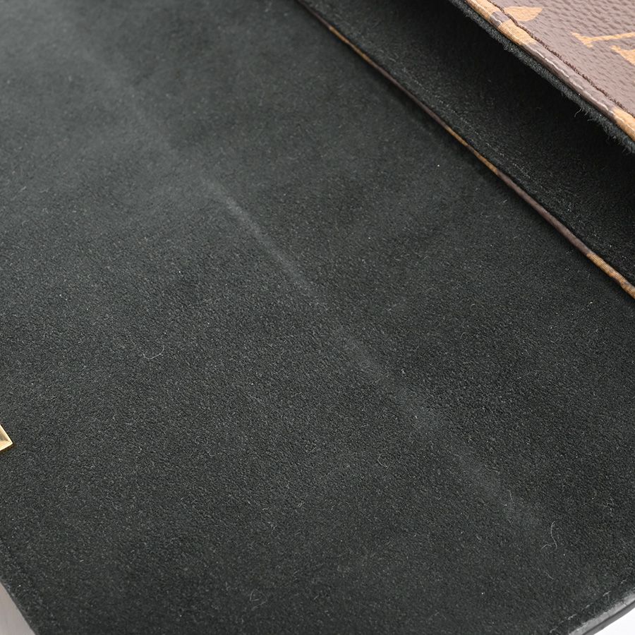 Louis Vuitton Shoulder Bag Locky BB — view 7