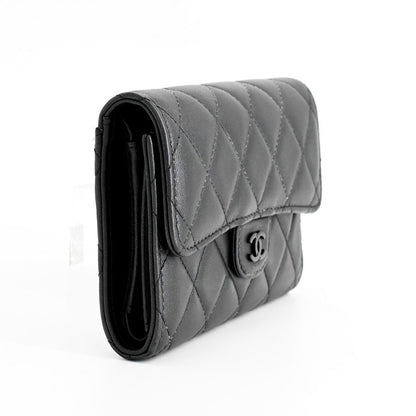 Chanel Medium Wallet Classic Flap — view 2
