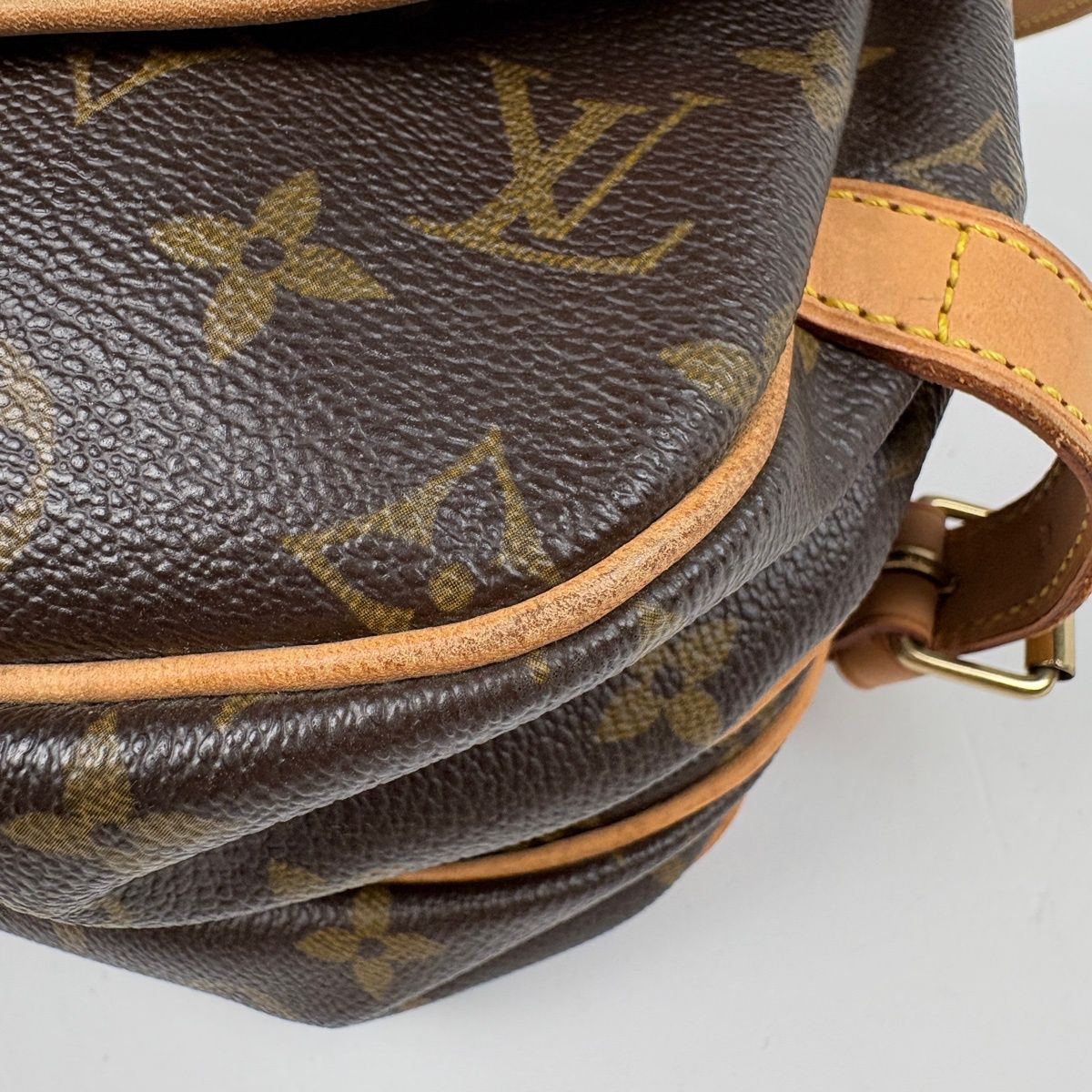 Louis Vuitton Saumur 30 Shoulder Bag Monogram Brown — view 3