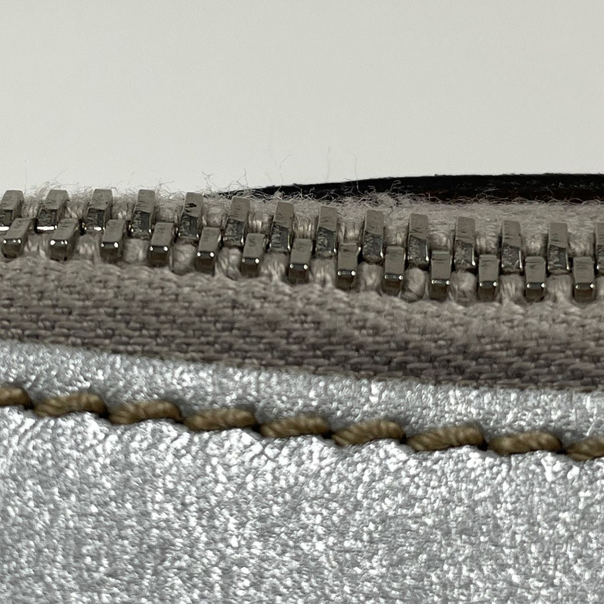 Gucci Shoulder Bag Guccissima Abbey Leather Silver — view 6