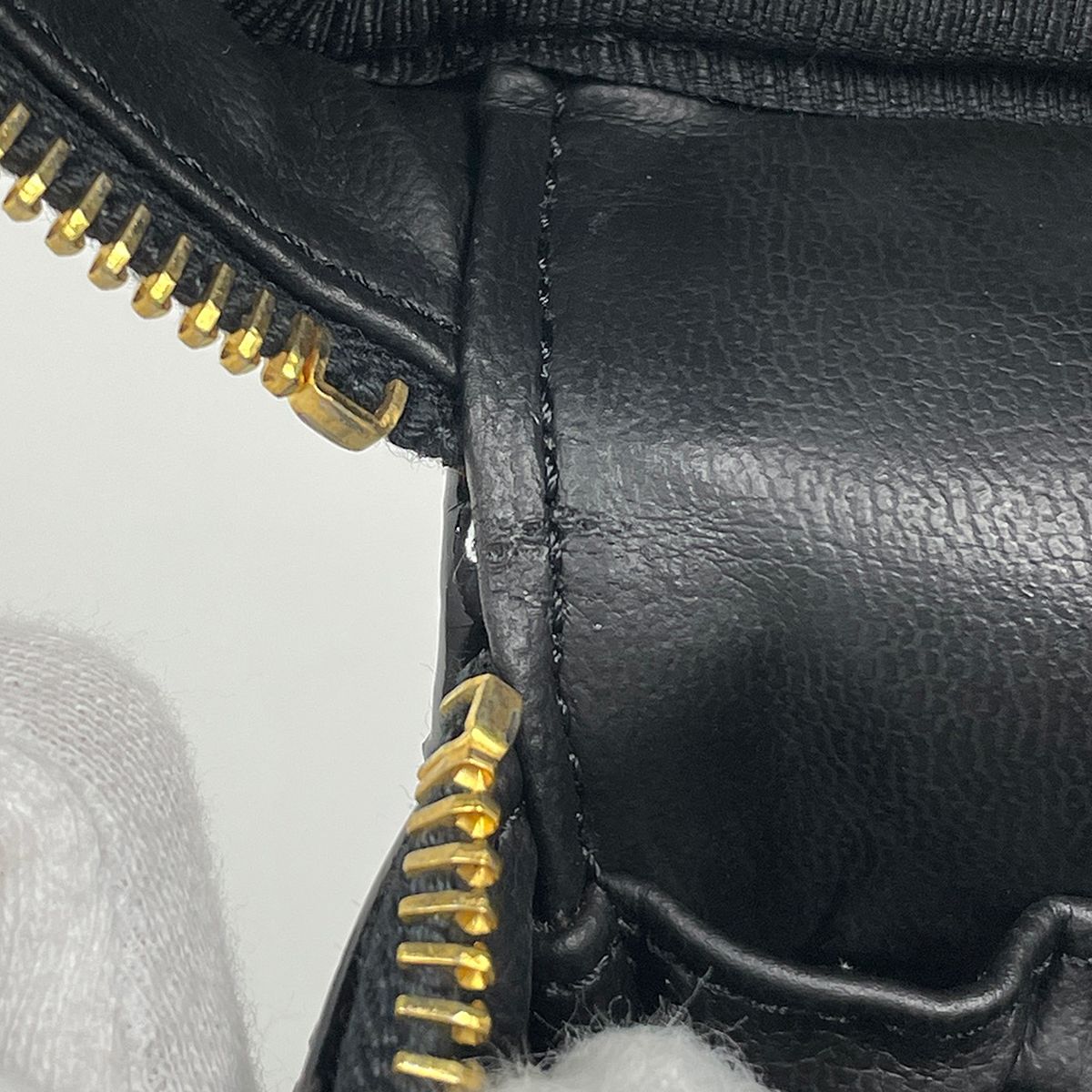 Chanel Makeup Pouch CC Logo Vanity Back Patent Leather Black — view 6