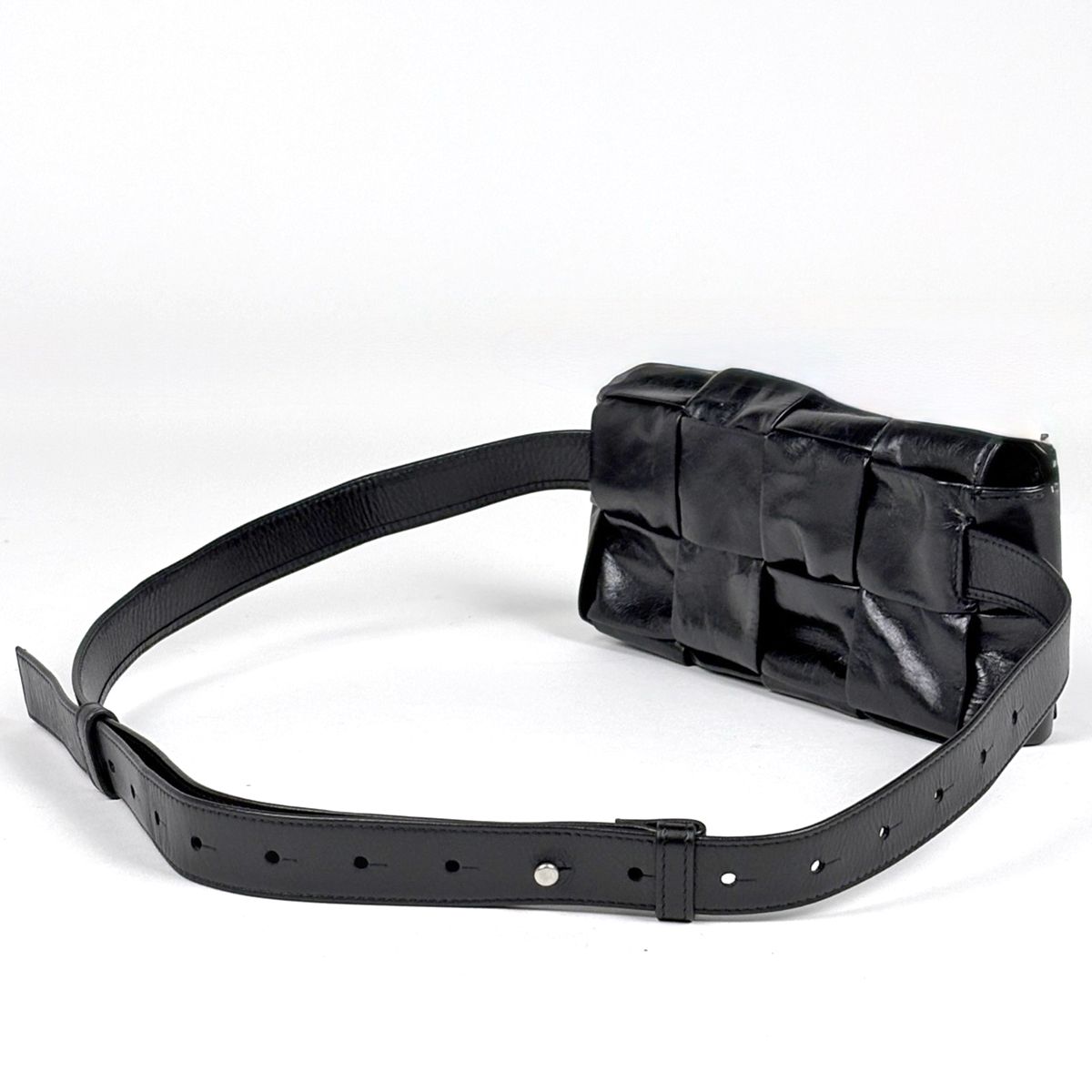 Bottega Veneta Belt Bag Cassette Maxi Intrecciato Leather Black — view 2
