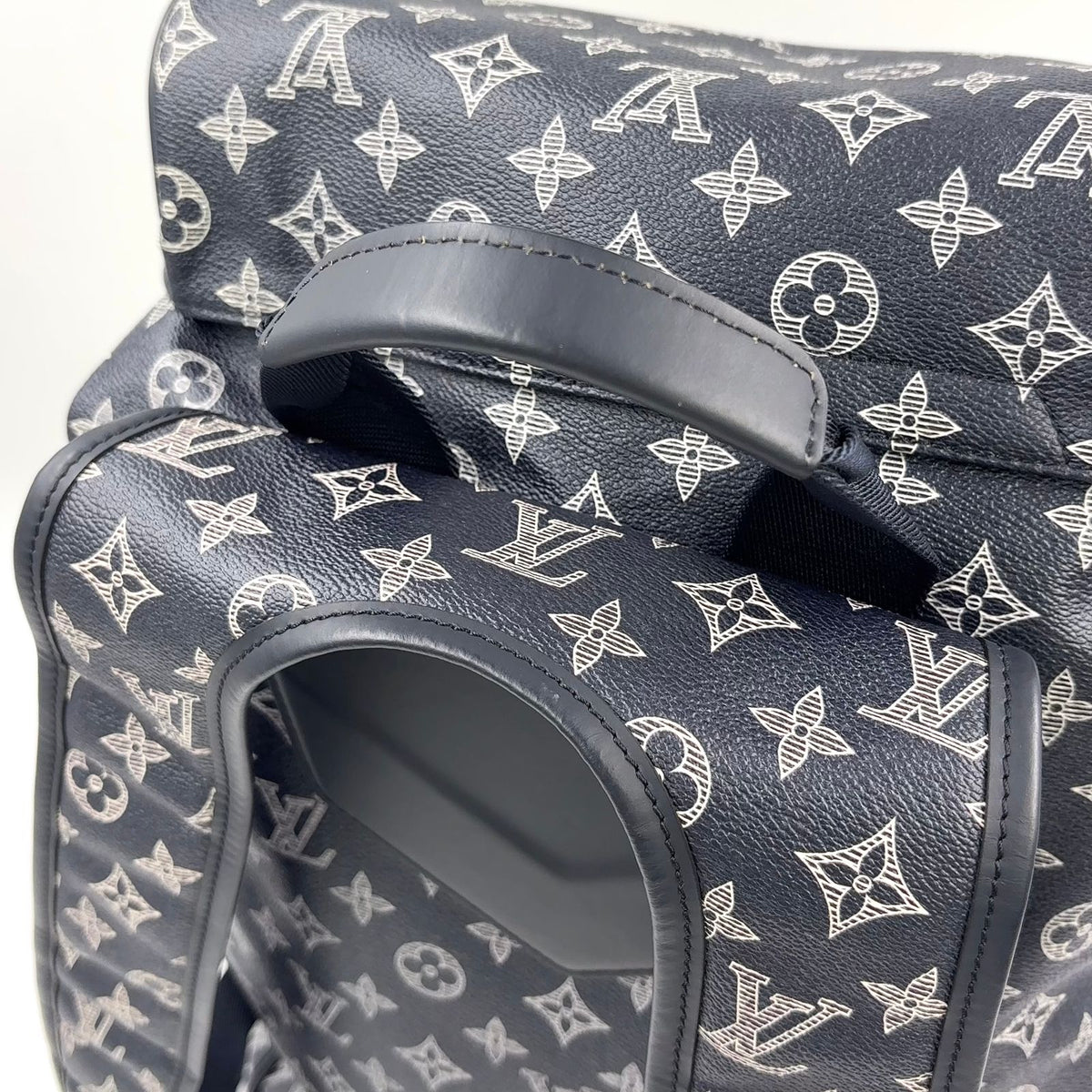 Louis Vuitton Chapman Collaboration Hiking Leather Navy Backpack Silver — view 8