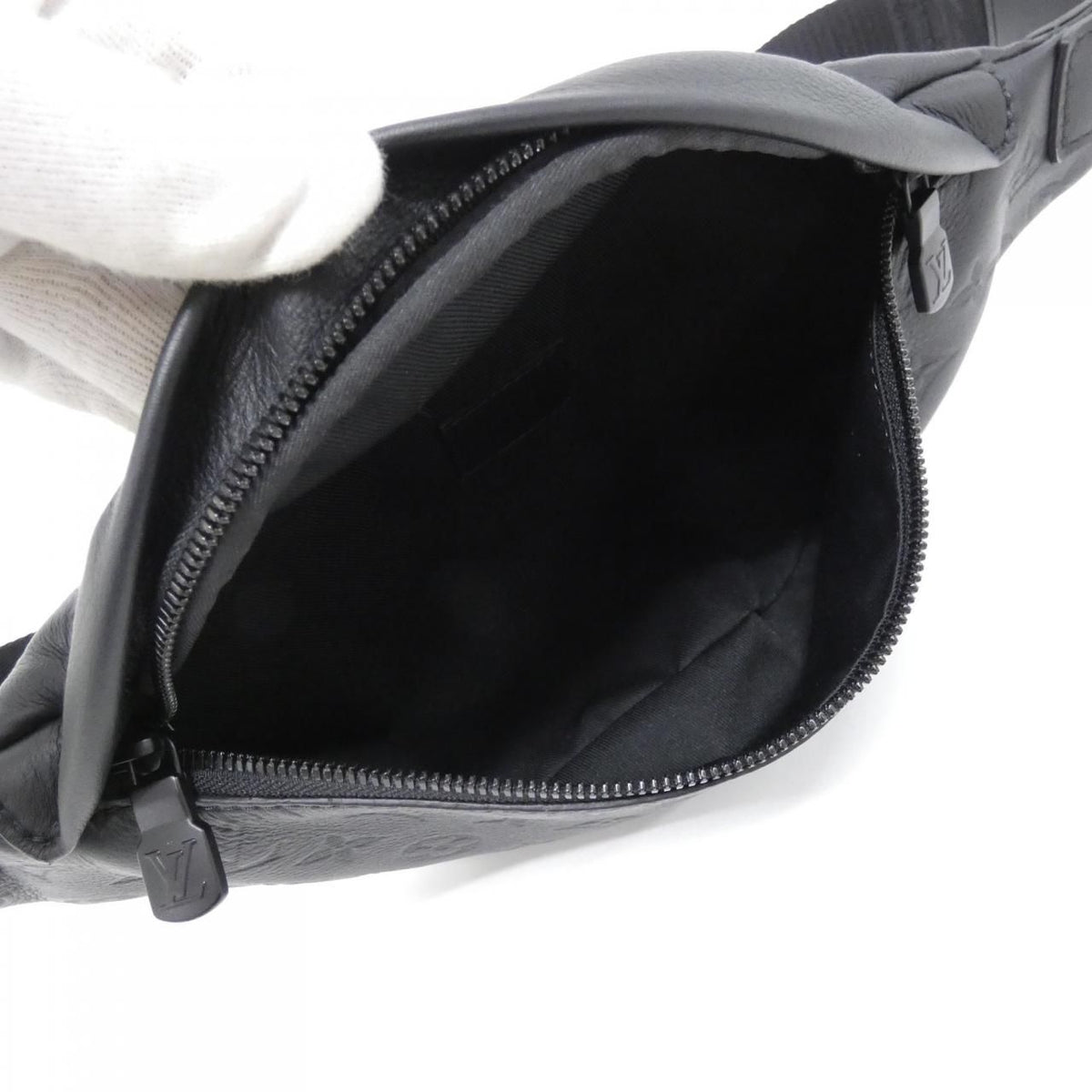 Louis Vuitton Monogram Shadow Discovery Bum Bag PM — view 7