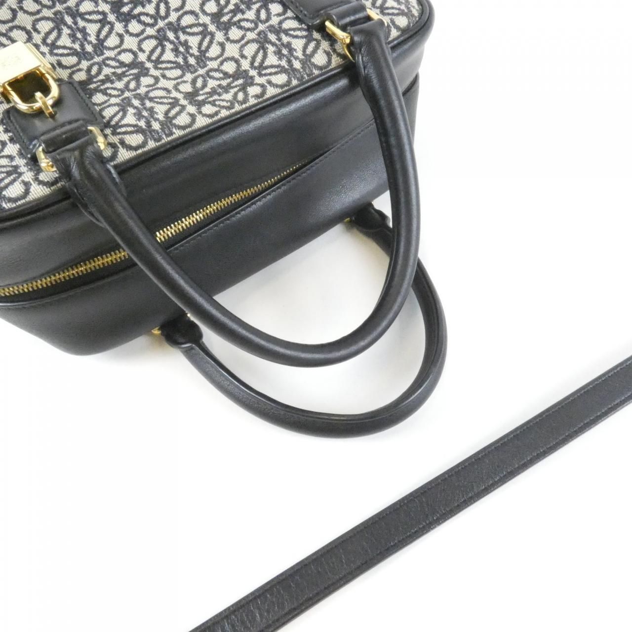 Loewe Amazona 19 Bag — view 7