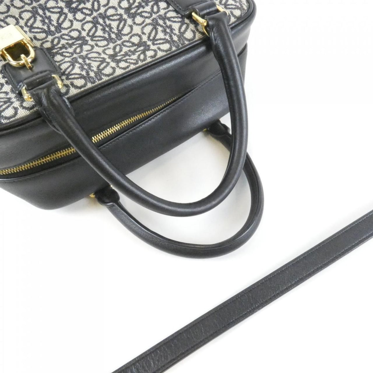 Loewe Amazona 19 Bag — view 7