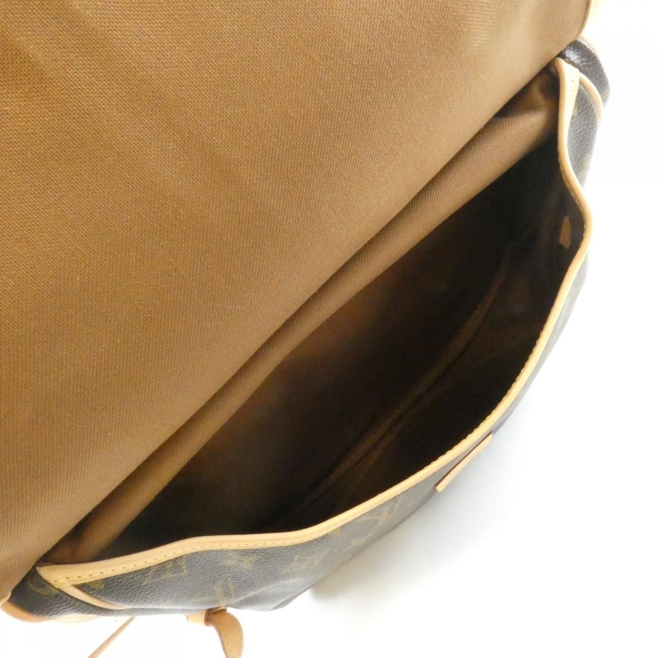 Louis Vuitton Monogram Saumur 30 Crossbody — view 8