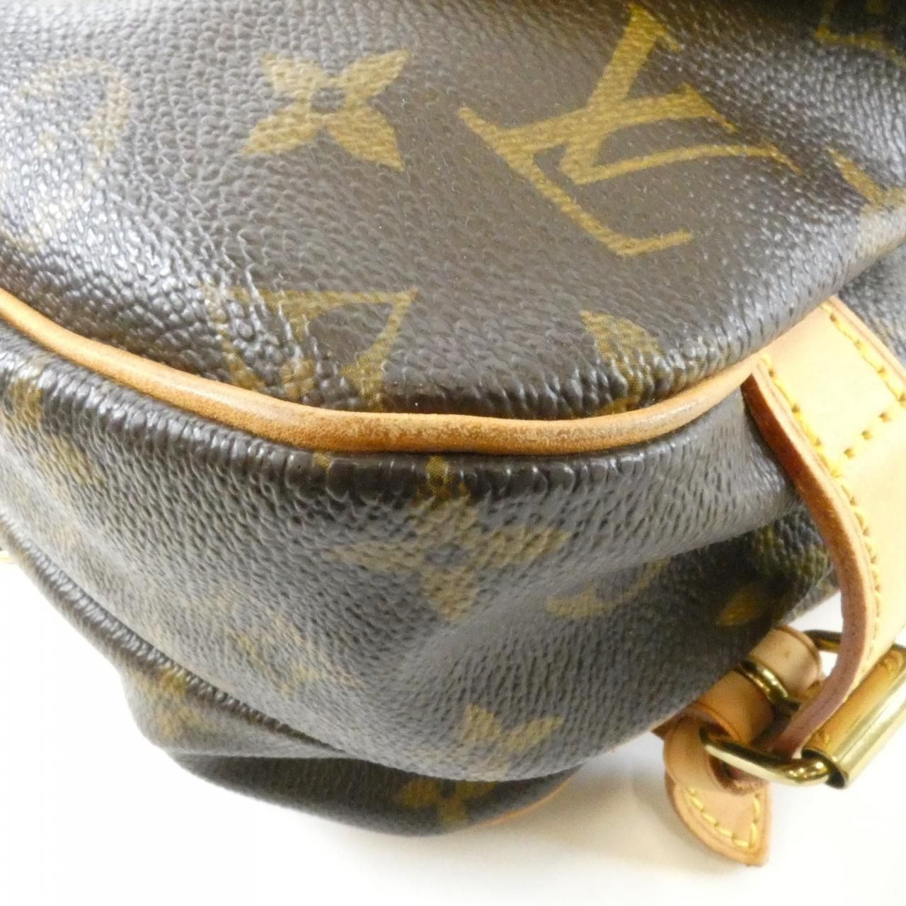 Louis Vuitton Monogram Saumur 30 Crossbody — view 2