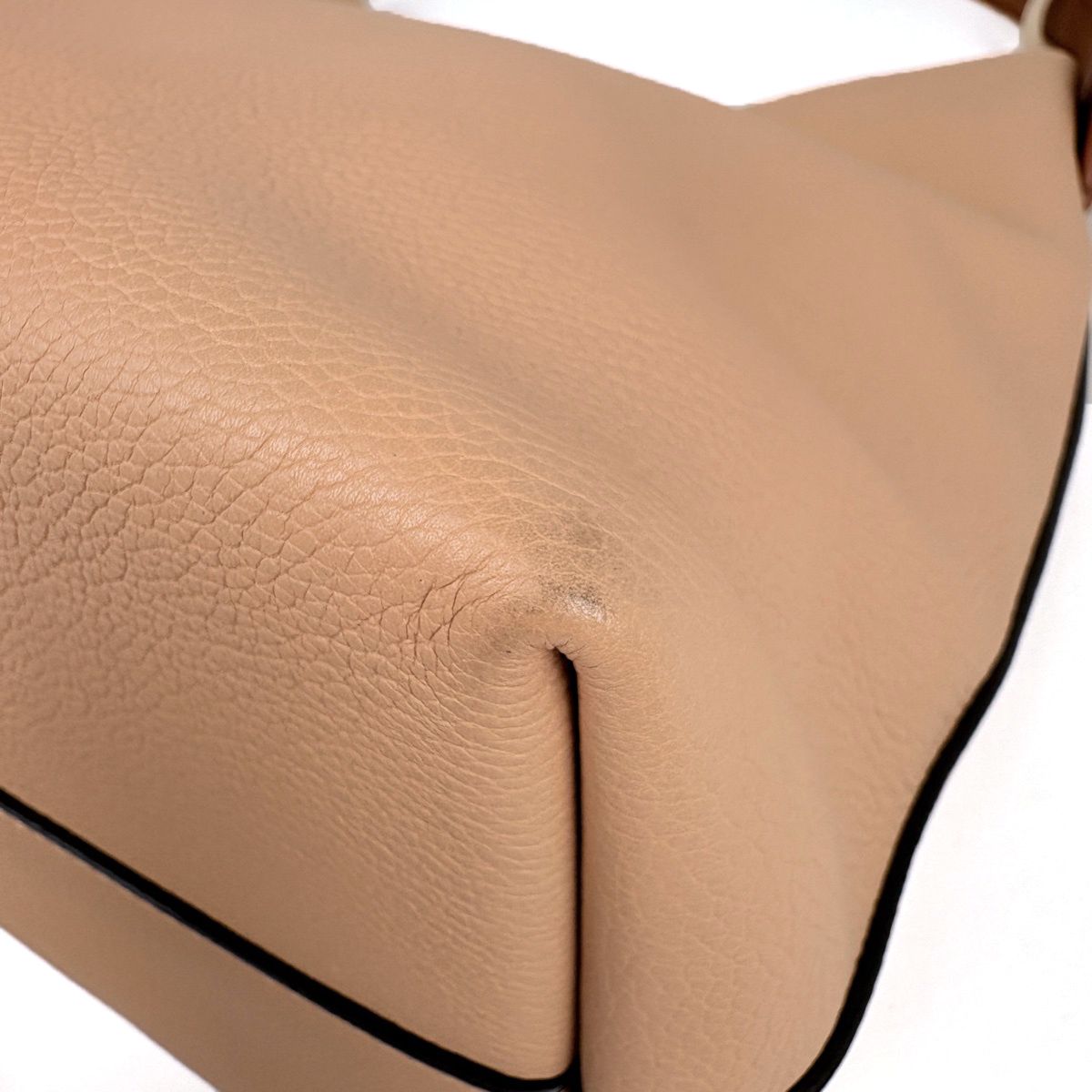 Louis Vuitton Lockme Hobo Shoulder Bag Calfskin Beige — view 3