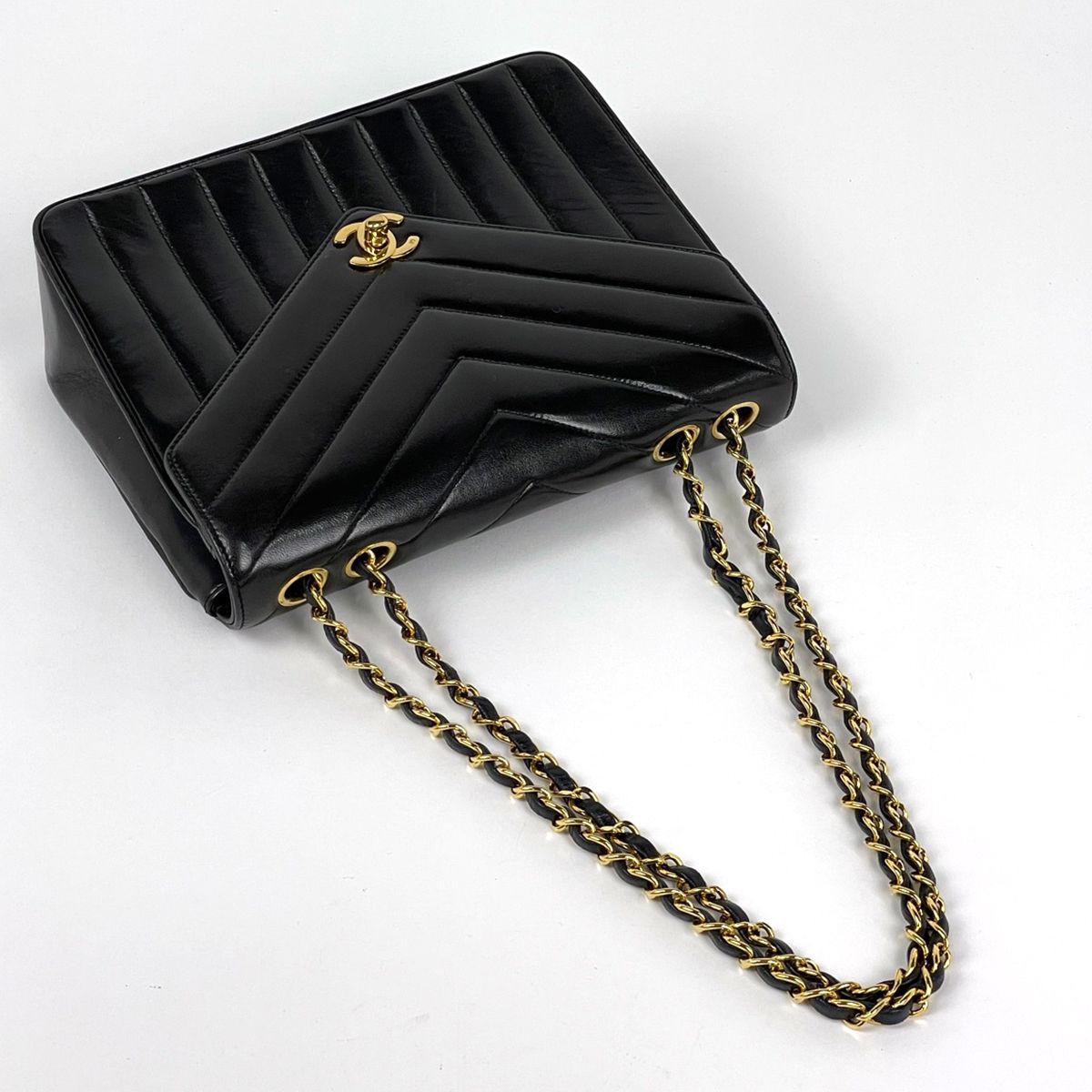 Chanel Shoulder Bag CC Logo V-stitch Mademoiselle Chevron Leather Black — view 6