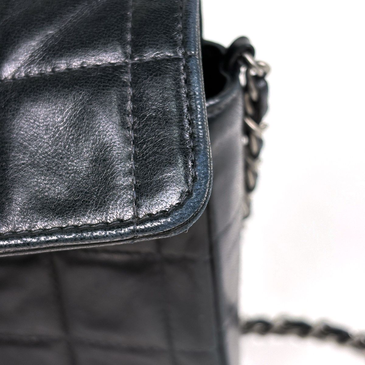 Chanel Shoulder Bag CC Logo Choco Bar Leather Black — view 7