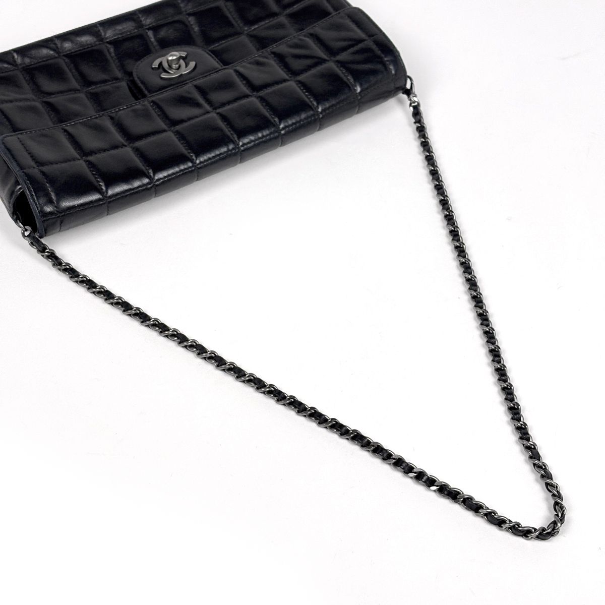 Chanel Shoulder Bag CC Logo Choco Bar Leather Black — view 8