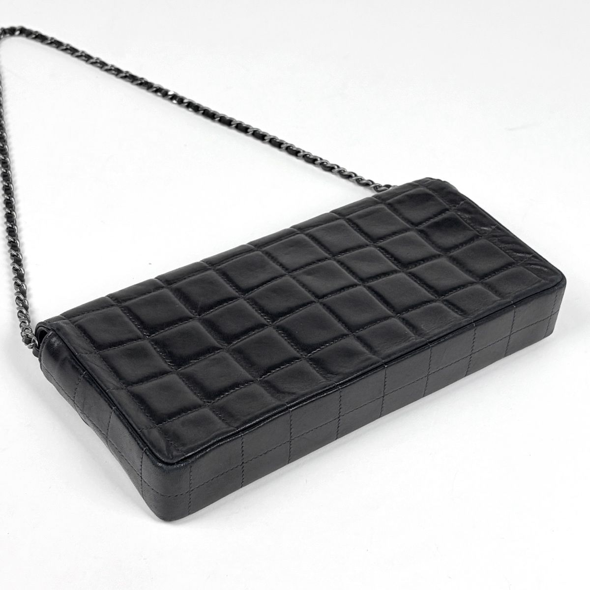 Chanel Shoulder Bag CC Logo Choco Bar Leather Black — view 2