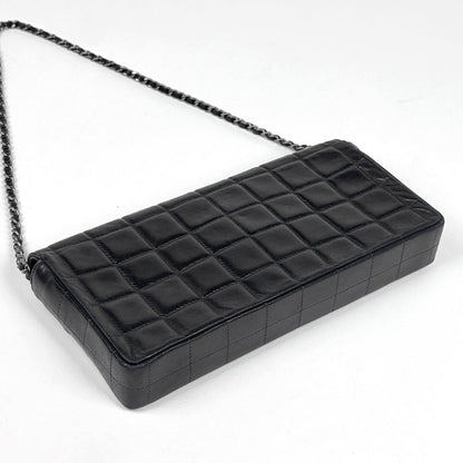 Chanel Shoulder Bag CC Logo Choco Bar Leather Black — view 2