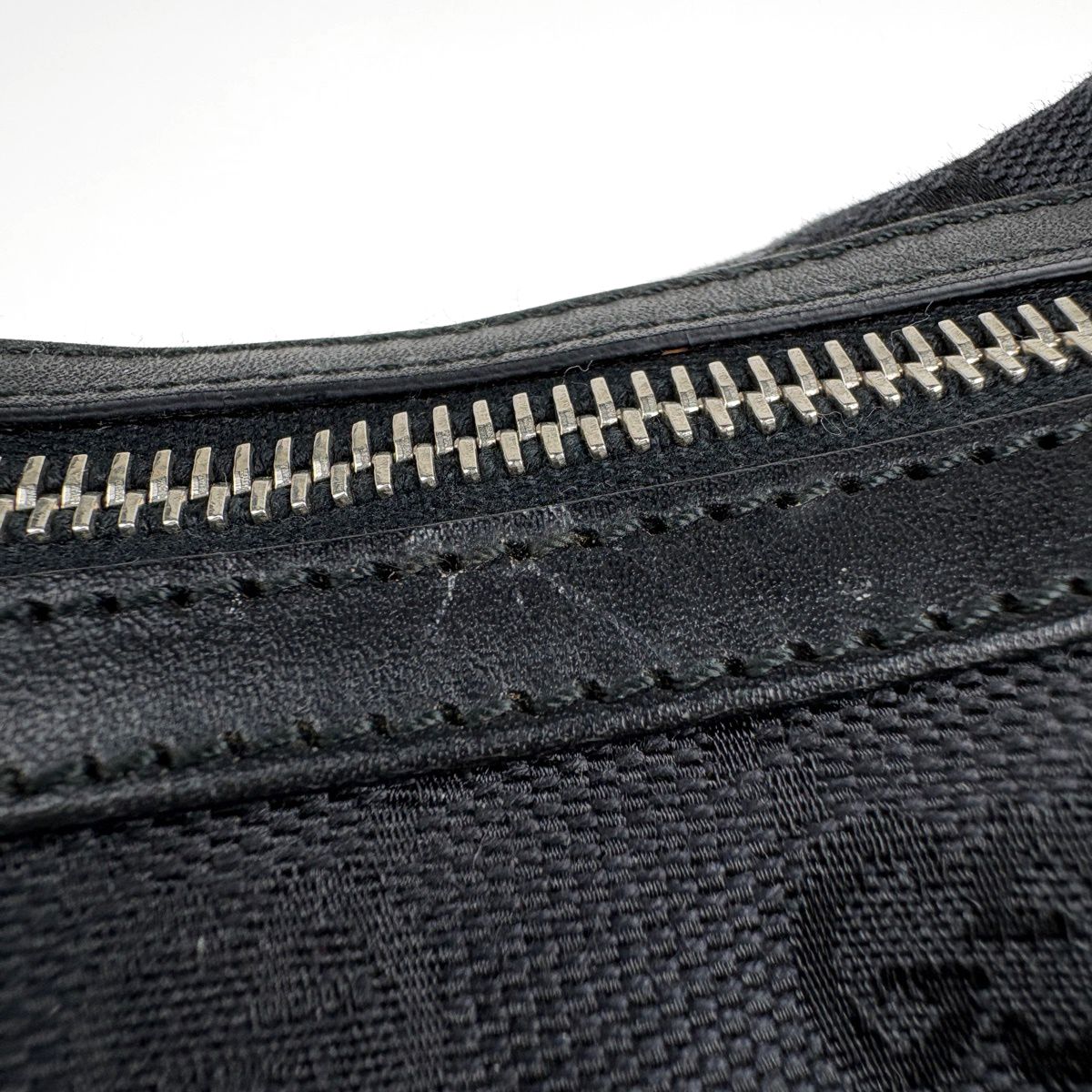 Gucci Shoulder Bag GG Pattern Canvas Black — view 5