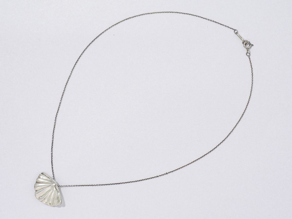 Tiffany & Co Shell Motif 925 Pendant Silver Necklace — view 2
