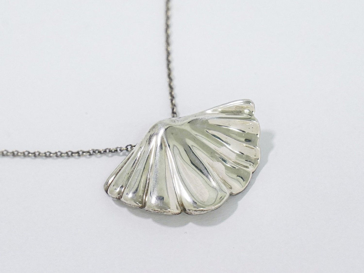 Tiffany & Co Shell Motif 925 Pendant Silver Necklace — view 4