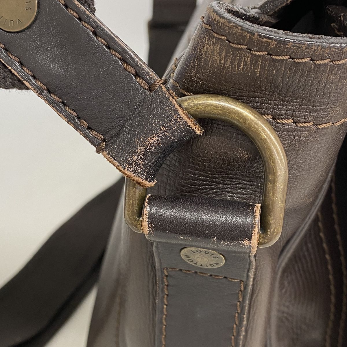 Louis Vuitton Shoulder Bag Utah Messenger Cafe — view 8