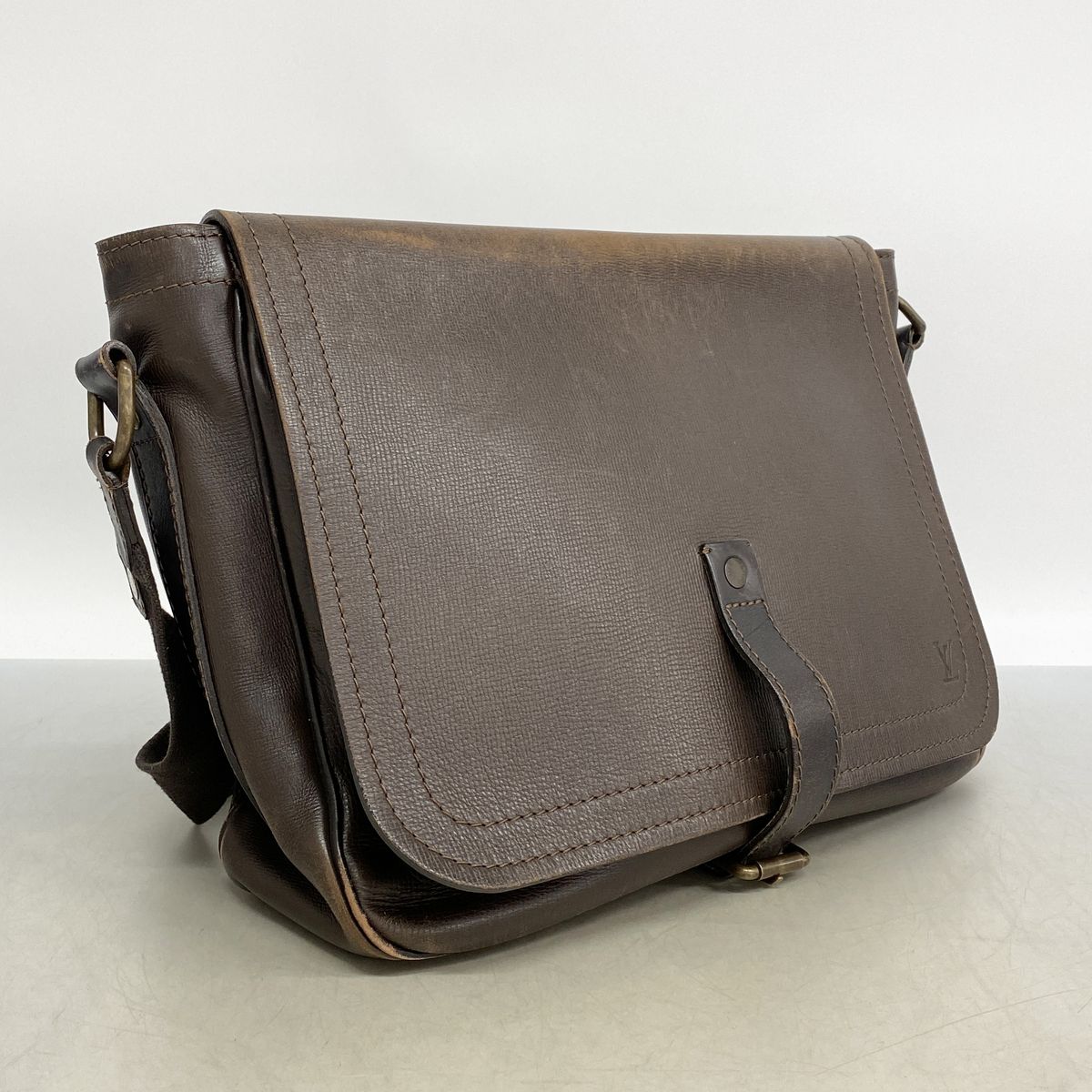 Louis Vuitton Shoulder Bag Utah Messenger Cafe — view 2