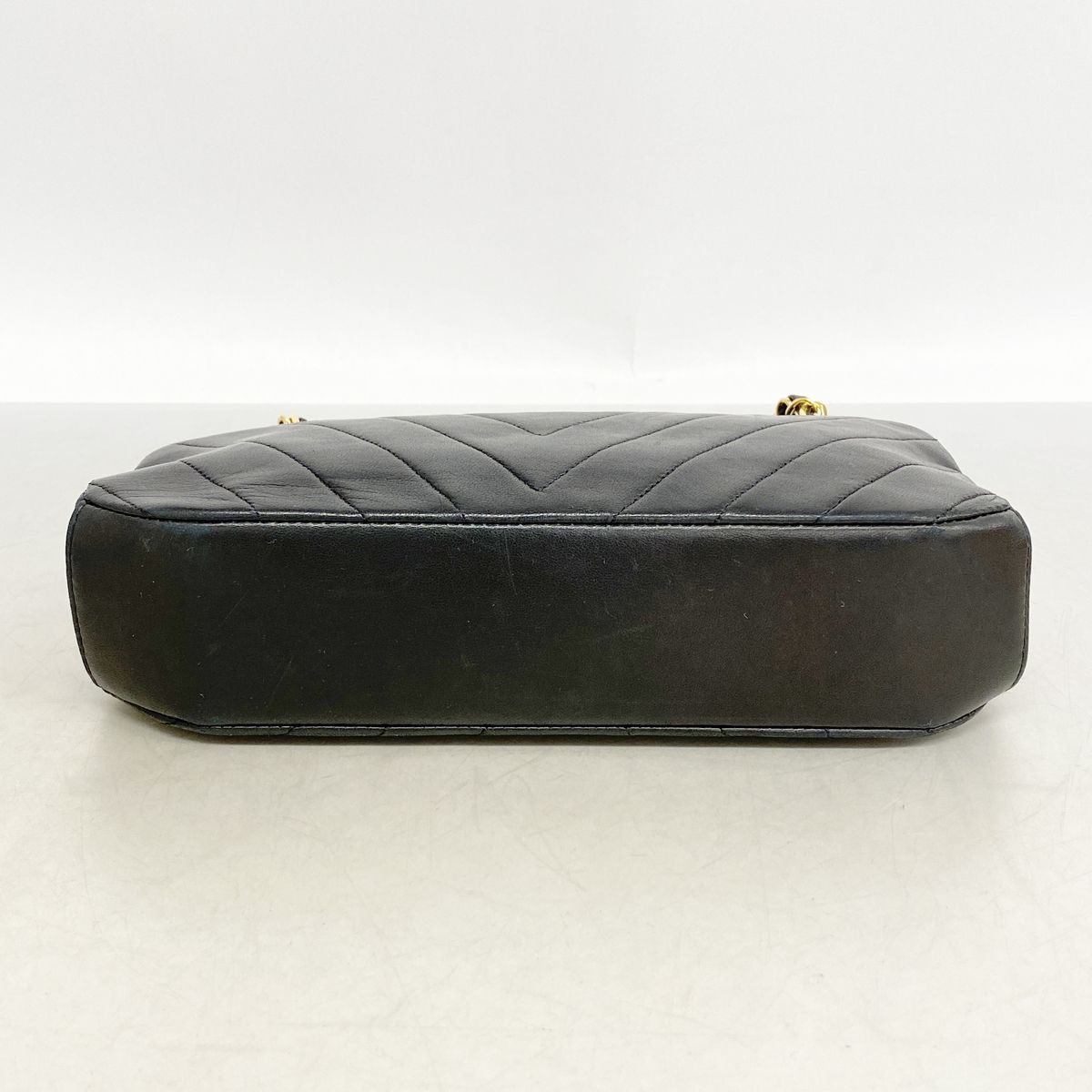 Chanel Shoulder Bag V-stitch Lambskin Black Gold — view 3