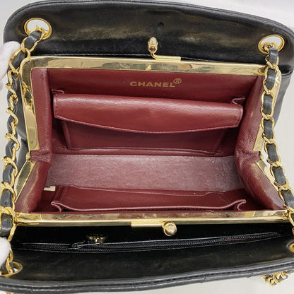 Chanel Shoulder Bag V-stitch Lambskin Black Gold — view 4