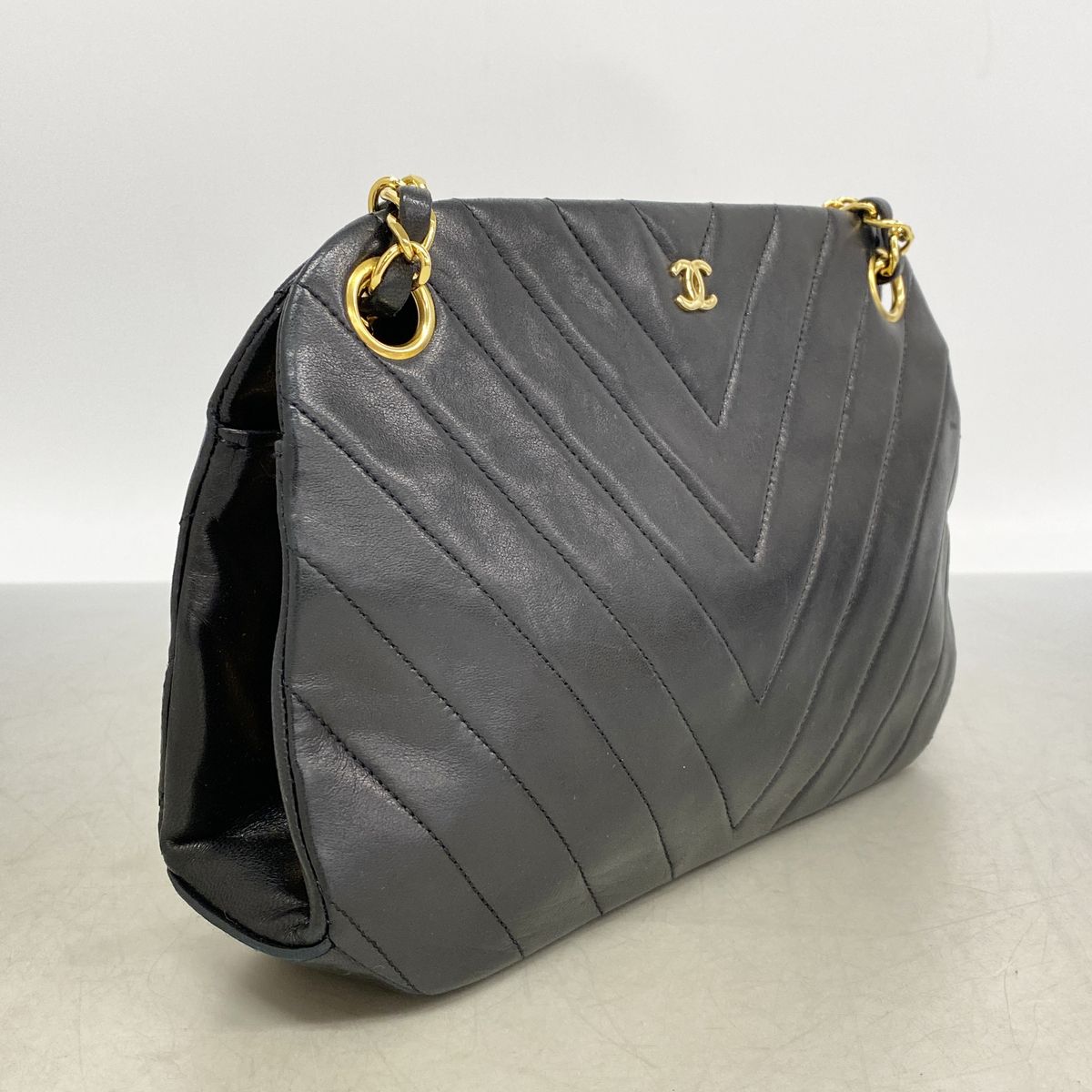 Chanel Shoulder Bag V-stitch Lambskin Black Gold — view 2