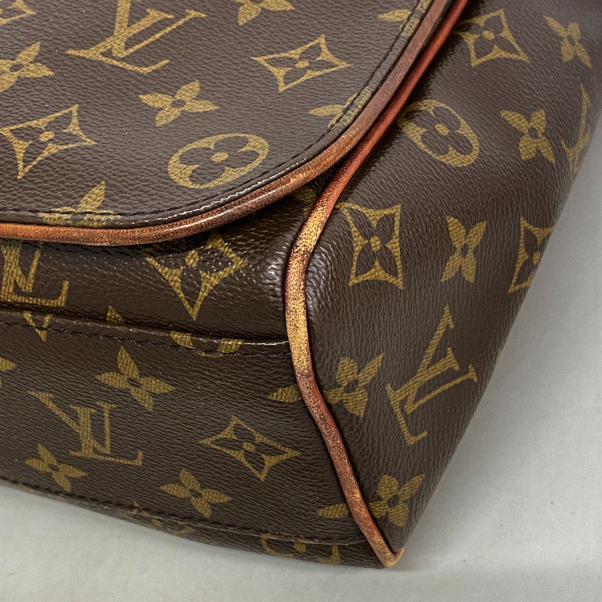 Louis Vuitton Shoulder Bag Monogram Abbesses Brown — view 6