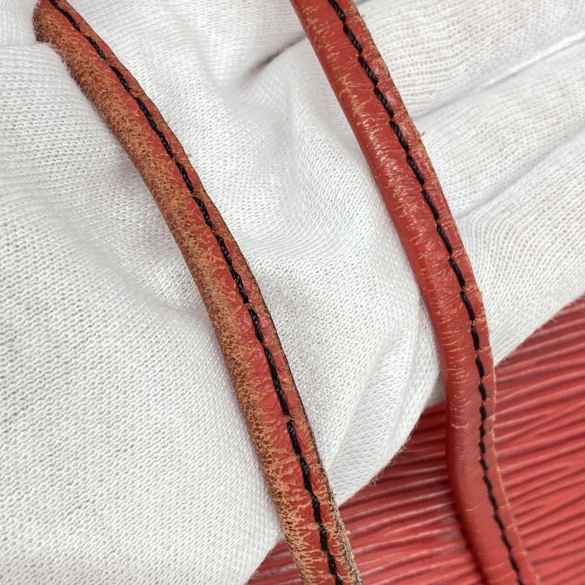 Louis Vuitton Shoulder Bag Epi Petit Noe Castilian — view 8
