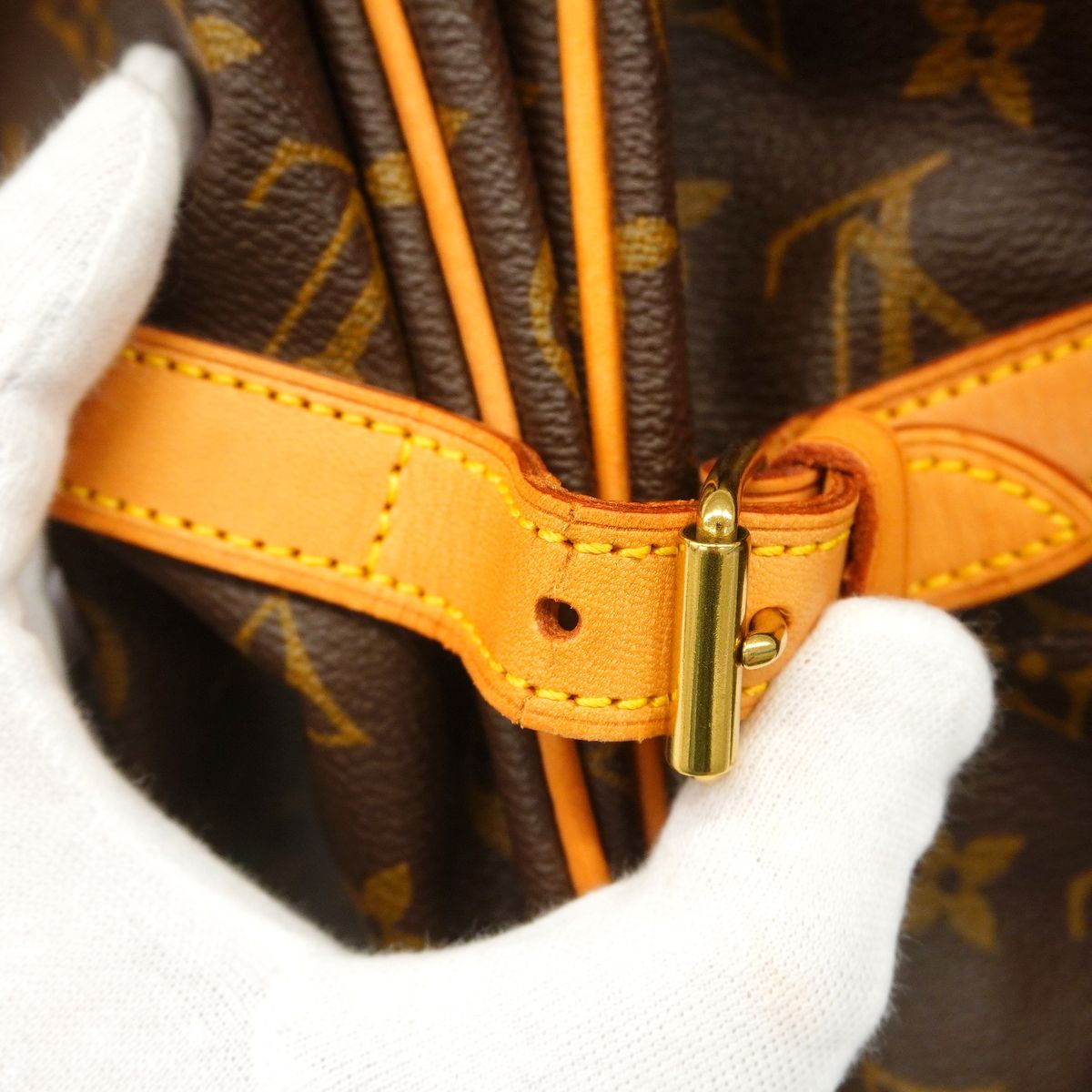 Louis Vuitton Shoulder Bag Monogram Saumur 35 Brown — view 7