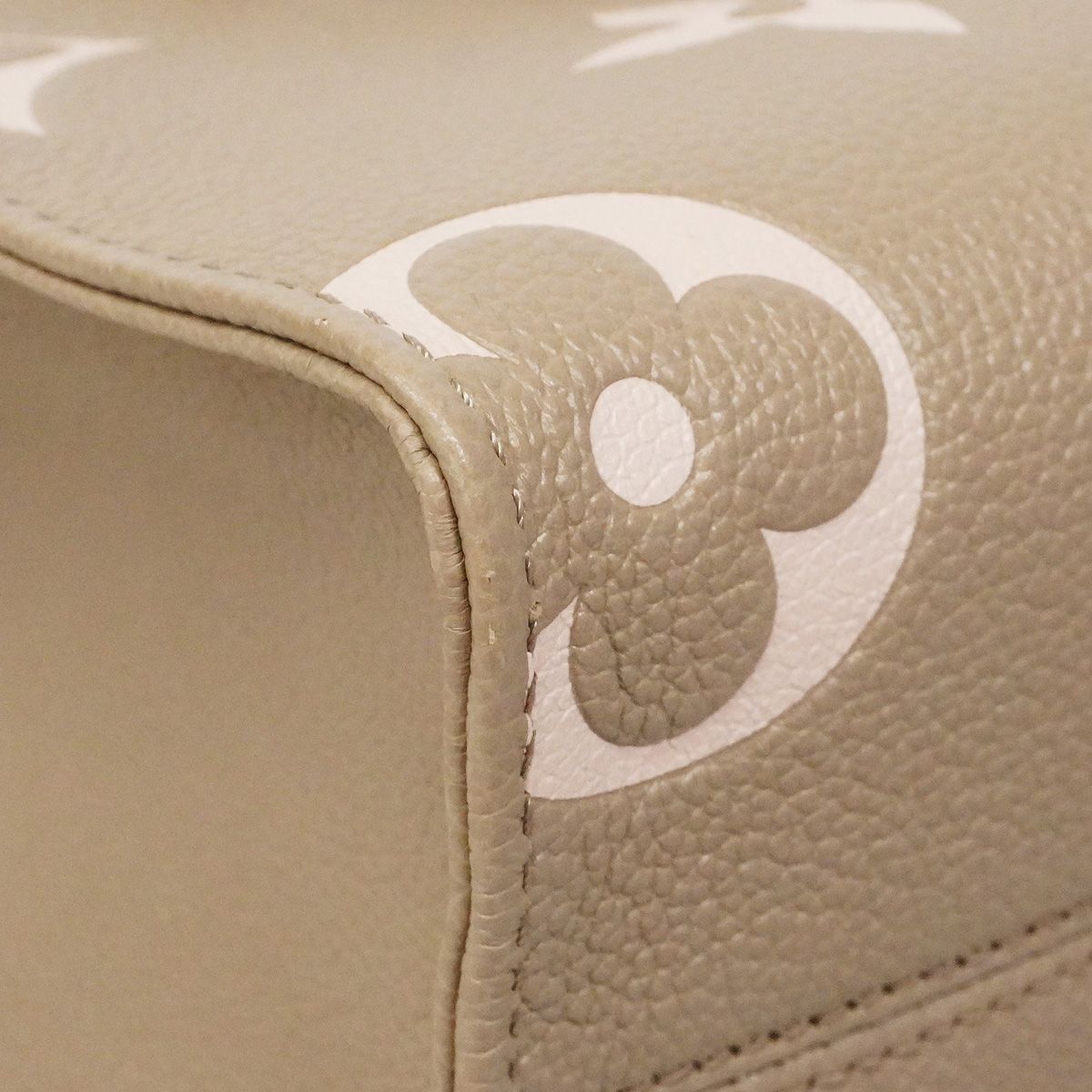 Louis Vuitton Handbag Monogram Empreinte Bicolor on the Go PM Tourterelle Cream — view 6