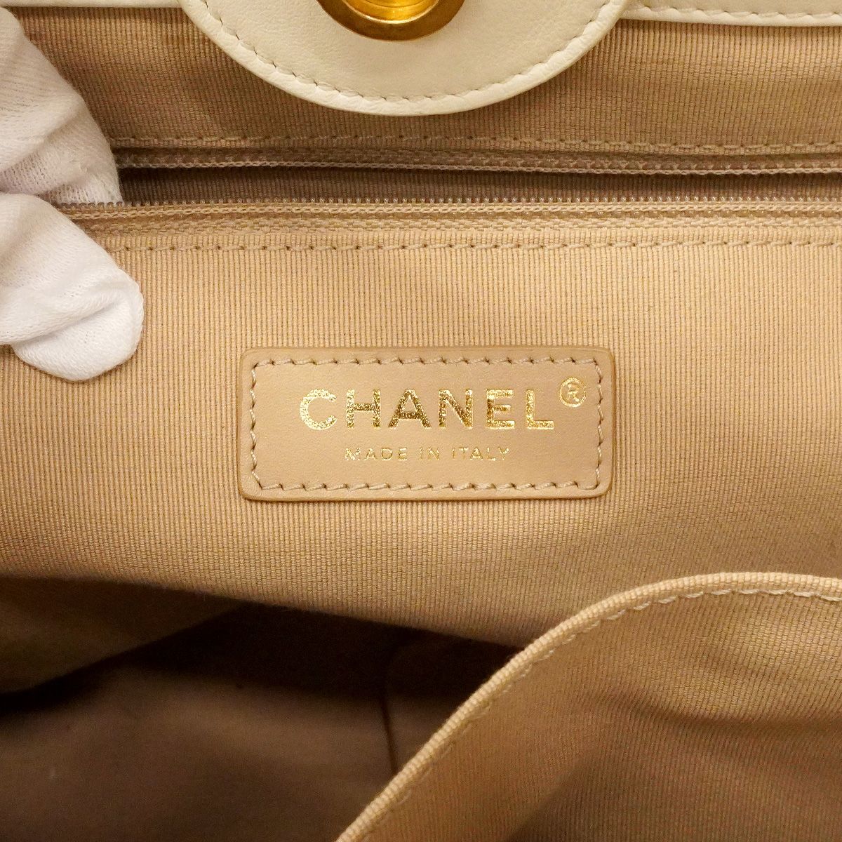 Chanel Tote Deauville Leather White Gold 2-Way — view 5