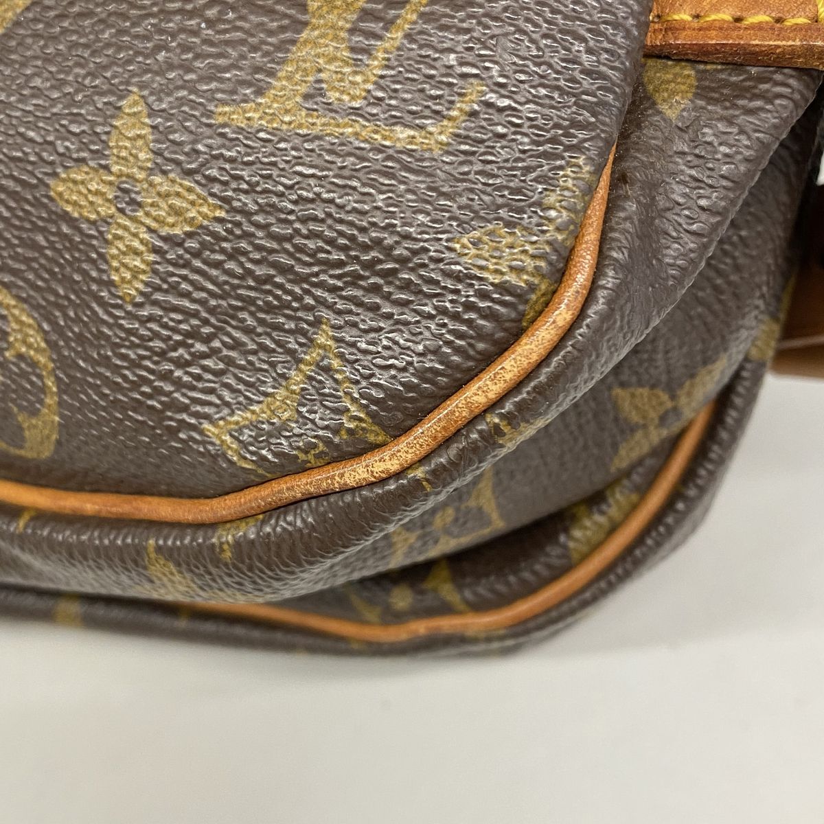 Louis Vuitton Shoulder Bag Monogram Saumur 30 Brown — view 8