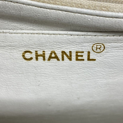 Chanel Shoulder Bag Maxi Quilted Caviar Leather White Gold — view 5