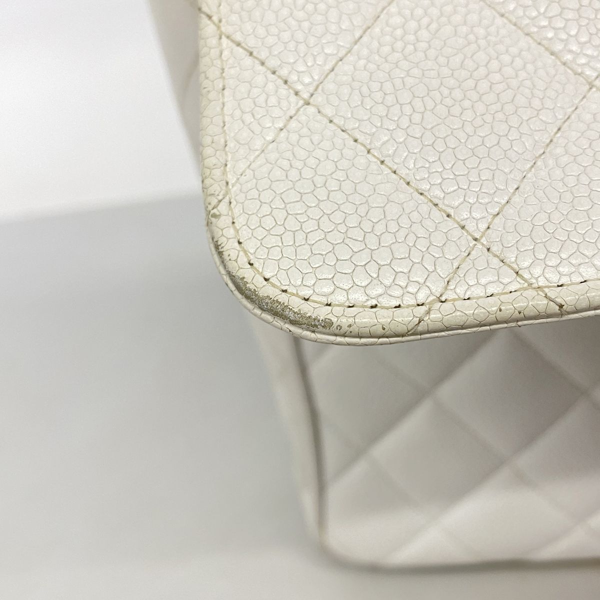 Chanel Shoulder Bag Maxi Quilted Caviar Leather White Gold — view 6
