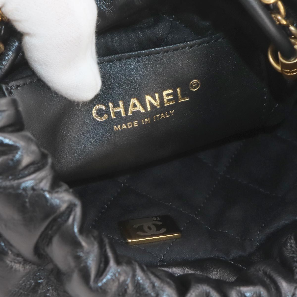 Chanel 22 Mini 2-Way Chain Shoulder Bag Calfskin Black — view 7