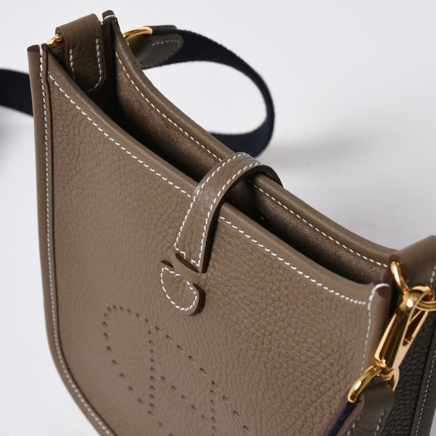 Hermes Evelyne TPM Shoulder Bag Taurillon Clemence Etoupe Gold — view 6