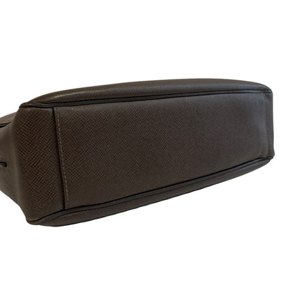 Louis Vuitton Roman MM Taiga Messenger Bag — view 6