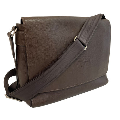 Louis Vuitton Roman MM Taiga Messenger Bag — view 7