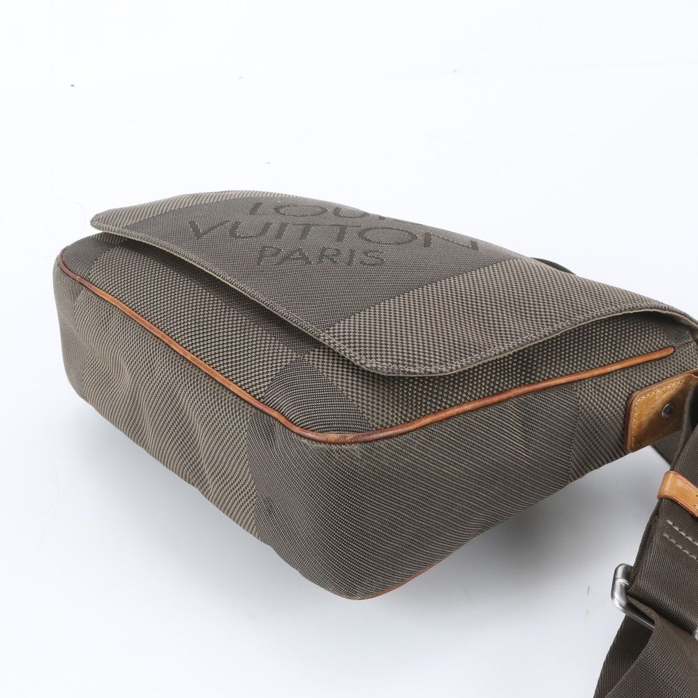 Louis Vuitton Damier Geant Petit Messager Leather Shoulder Bag — view 4