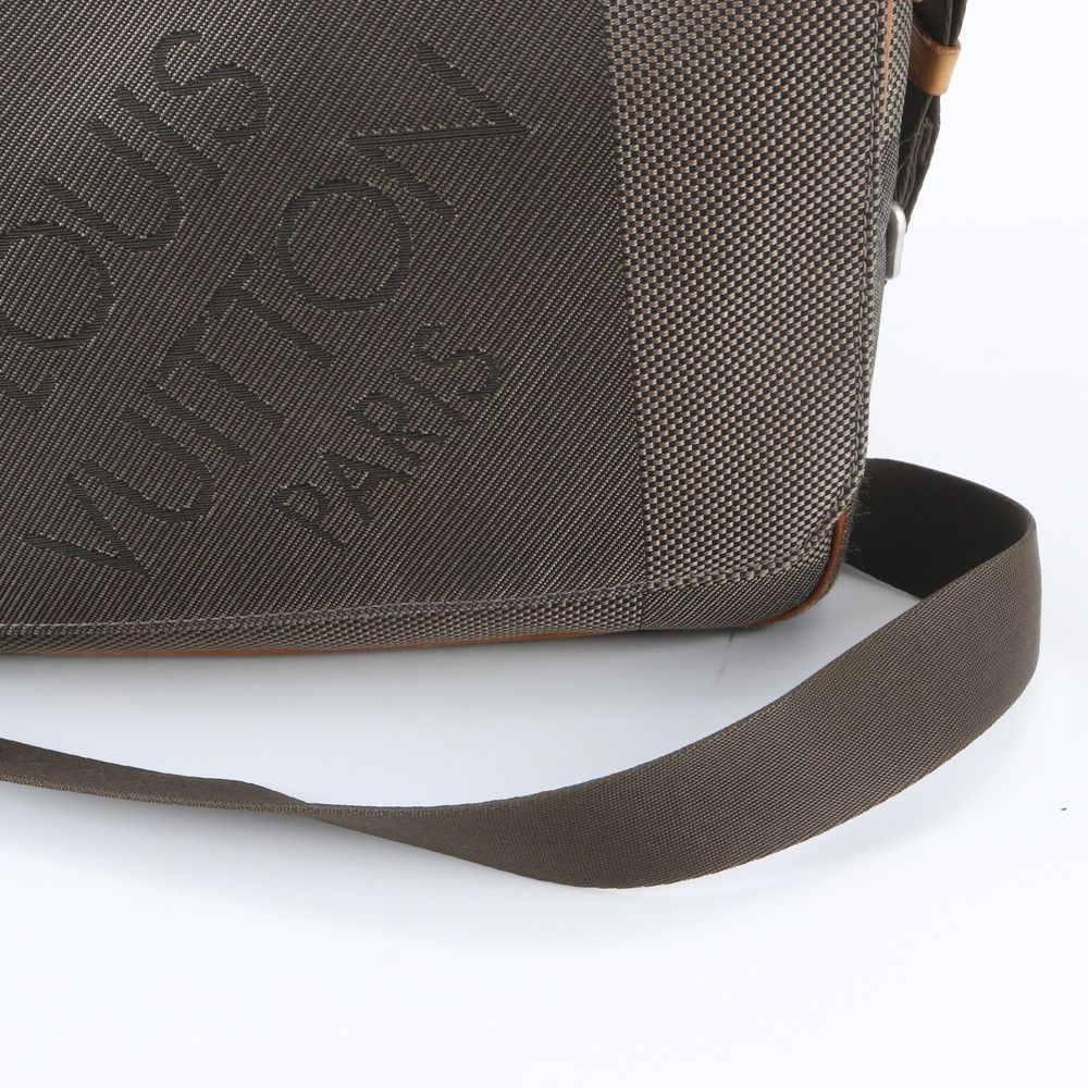 Louis Vuitton Damier Geant Petit Messager Leather Shoulder Bag — view 2