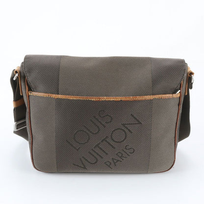 Louis Vuitton Damier Geant Petit Messager Leather Shoulder Bag — view 3