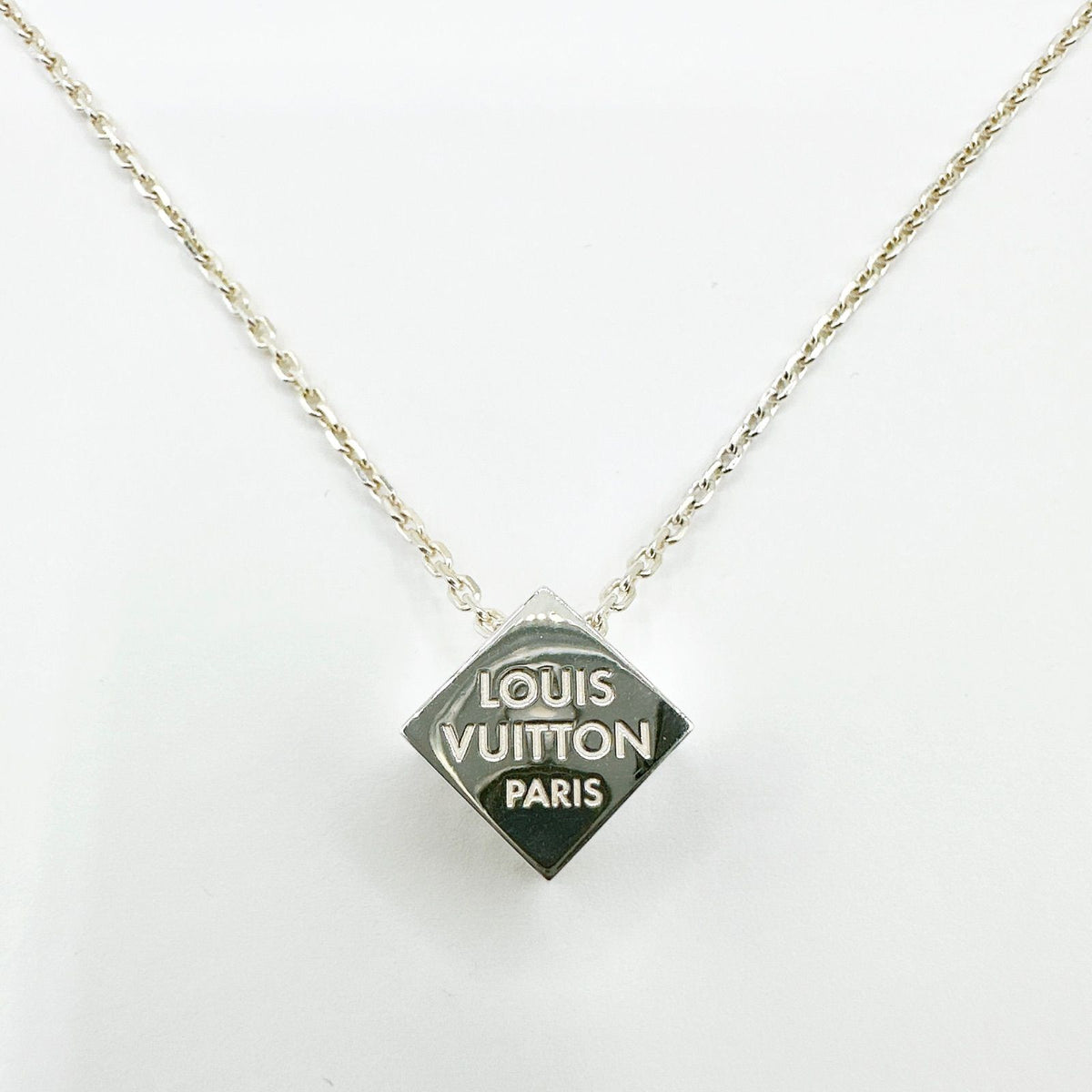 Louis Vuitton Necklace LV Cube Silver — view 6