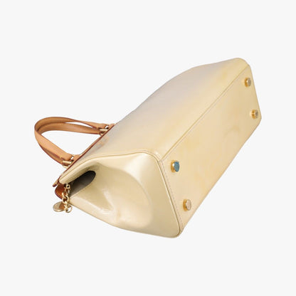Louis Vuitton Blair MM Blanc Corail Vernis Shoulder Bag — view 5