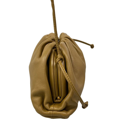 Bottega Veneta Shoulder Bag the Pouch Beige Leather — view 2