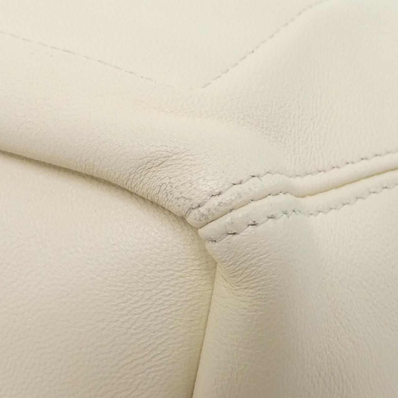 Loewe Squeeze Small Shoulder Bag — view 3