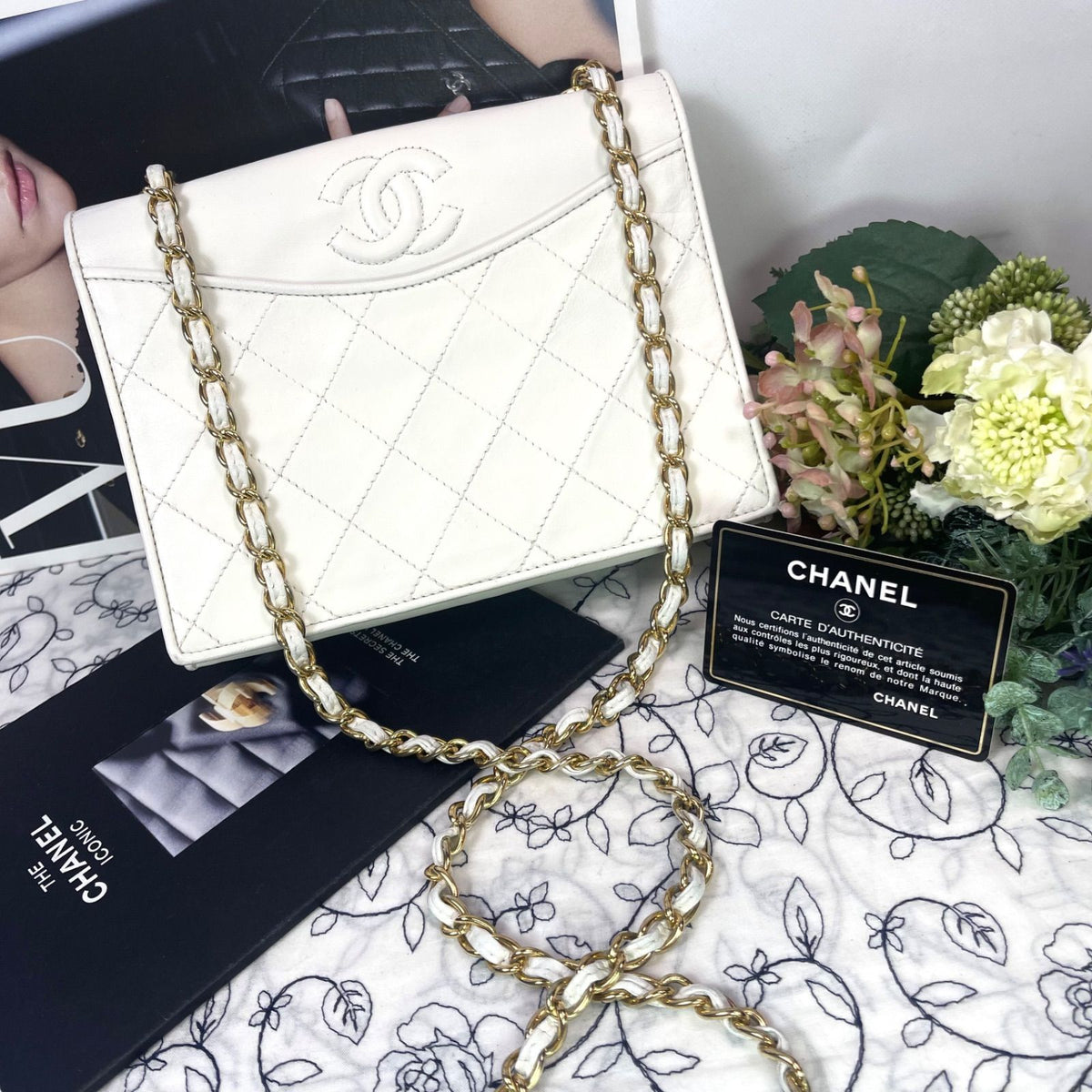 Chanel Vintage Quilted CC Logo Chain Shoulder Bag