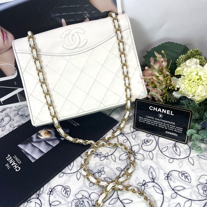 Chanel Vintage Quilted CC Logo Chain Shoulder Bag