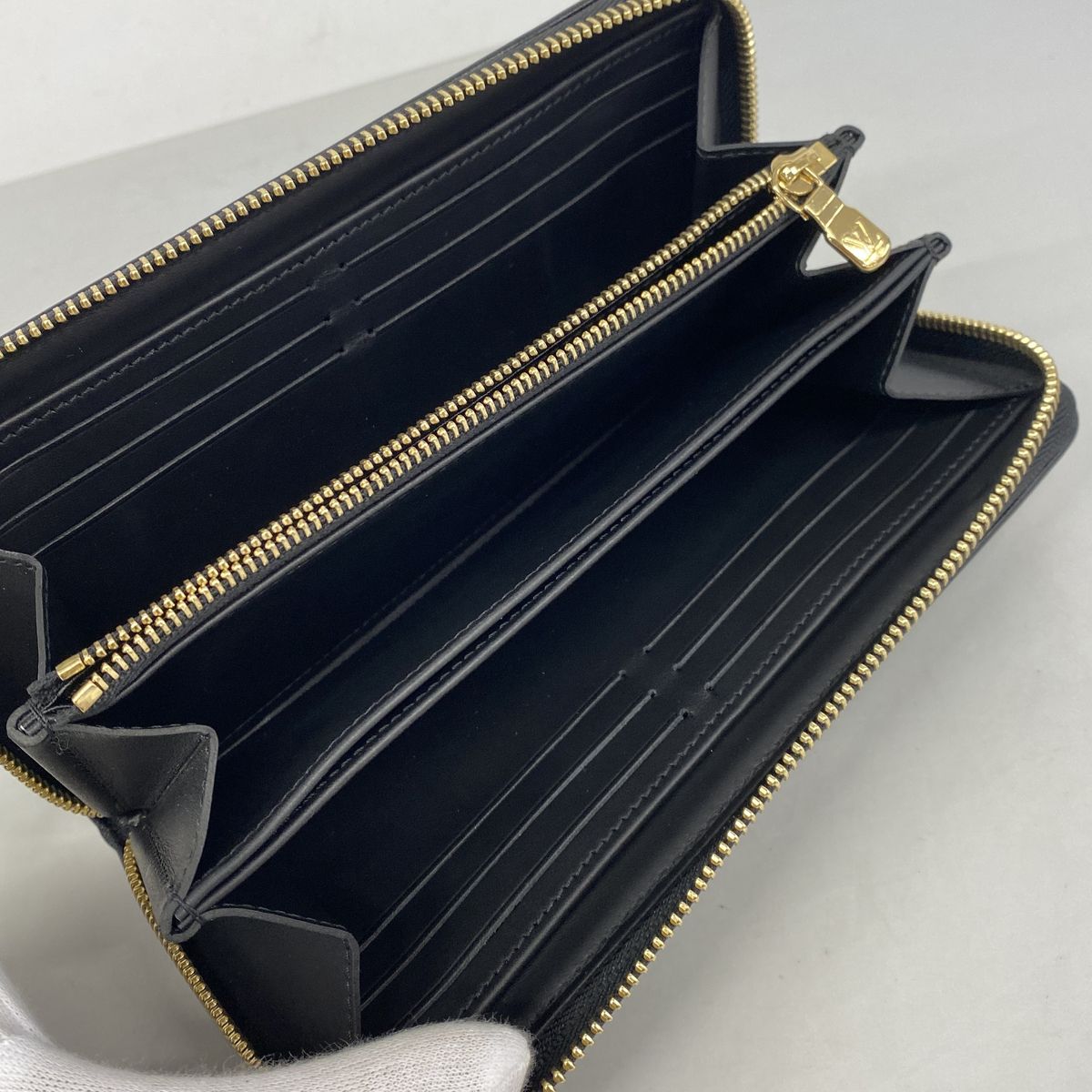 Louis Vuitton Wallet Monogram Embossed Zippy Noir — view 3