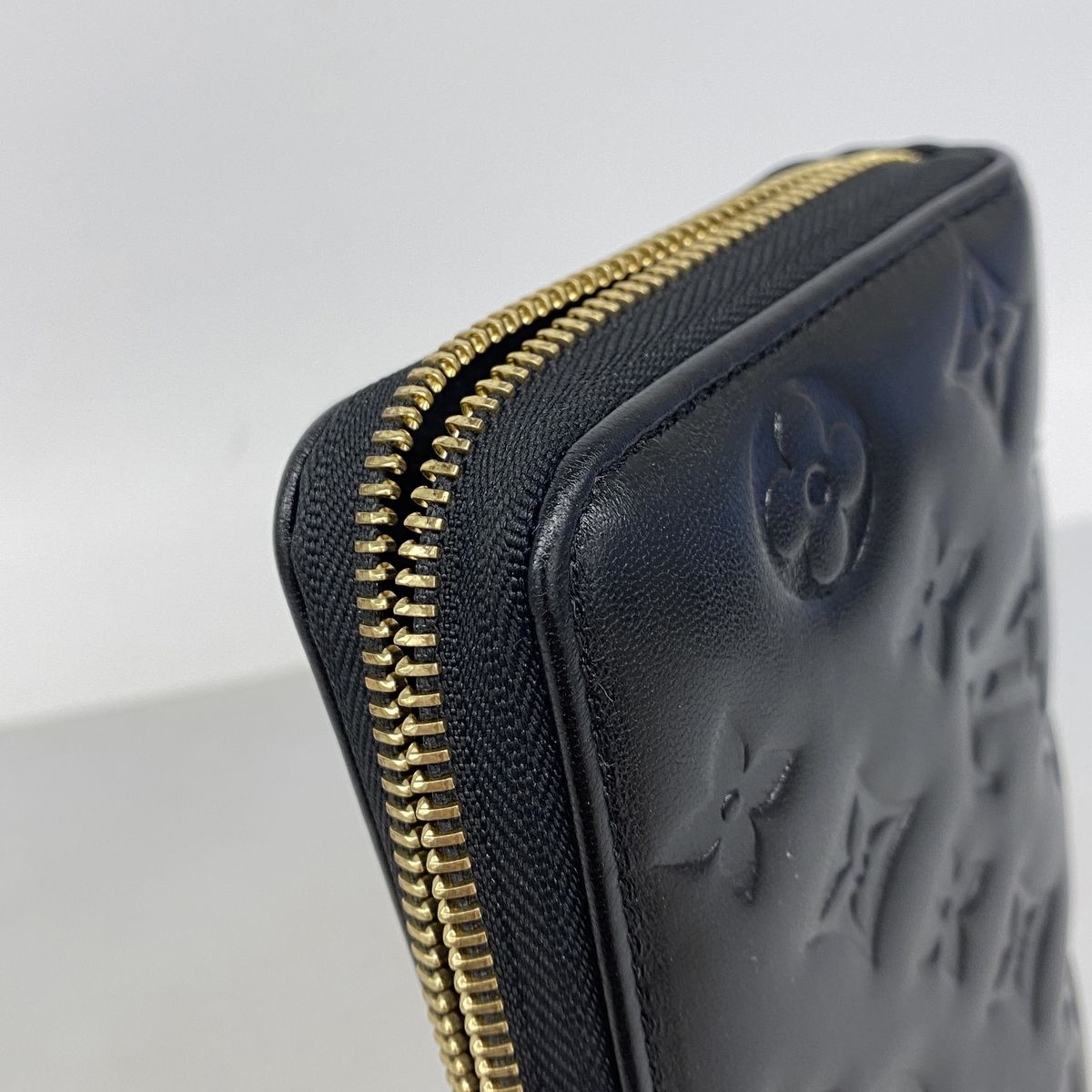Louis Vuitton Wallet Monogram Embossed Zippy Noir — view 5